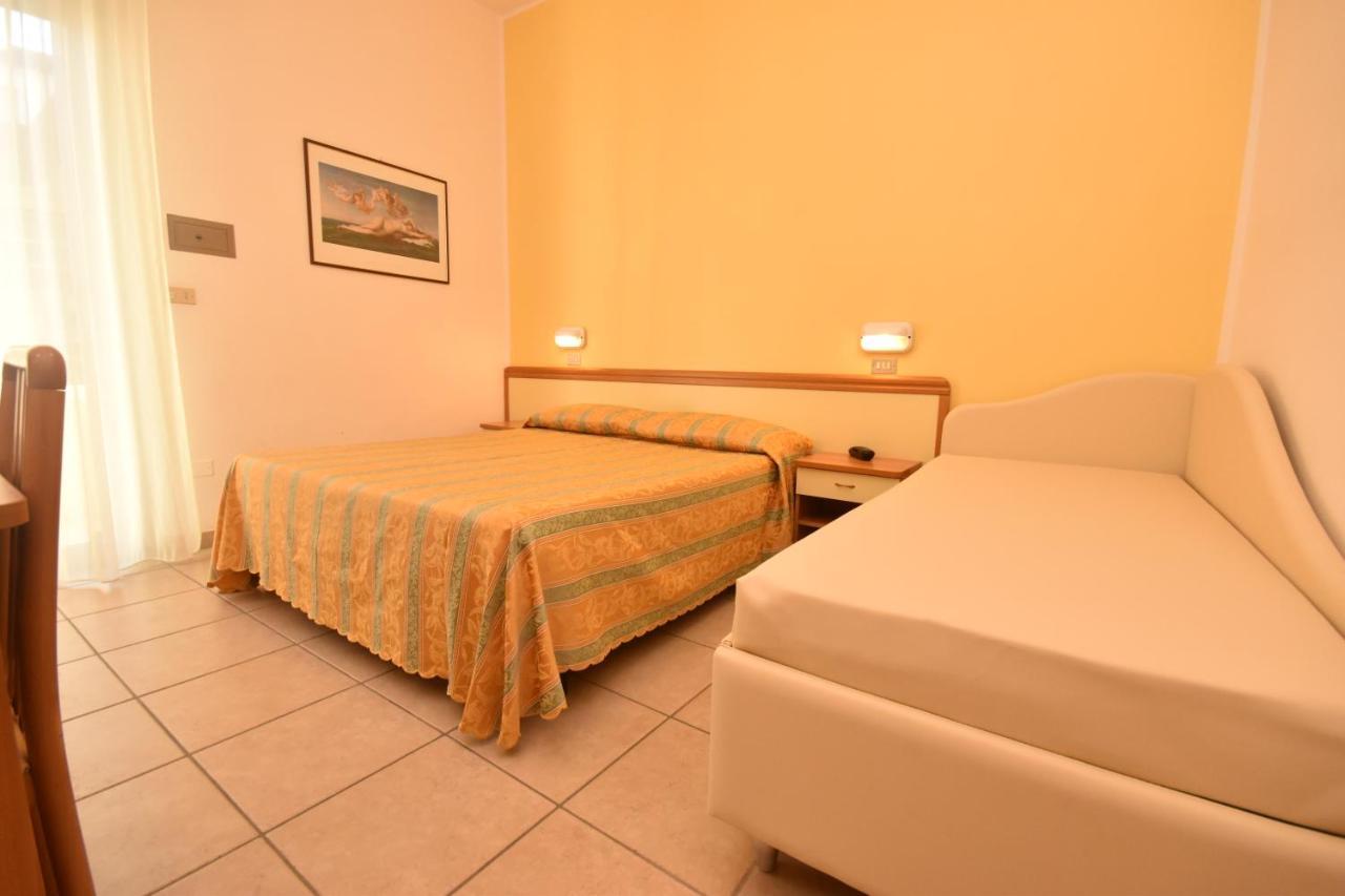 Hotel Thea Bellaria – Igea Marina Kültér fotó