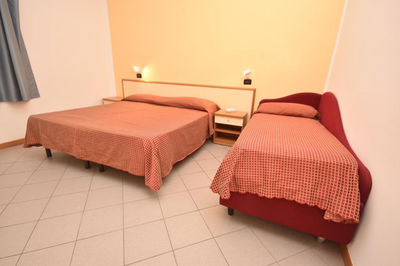 Hotel Thea Bellaria – Igea Marina Kültér fotó