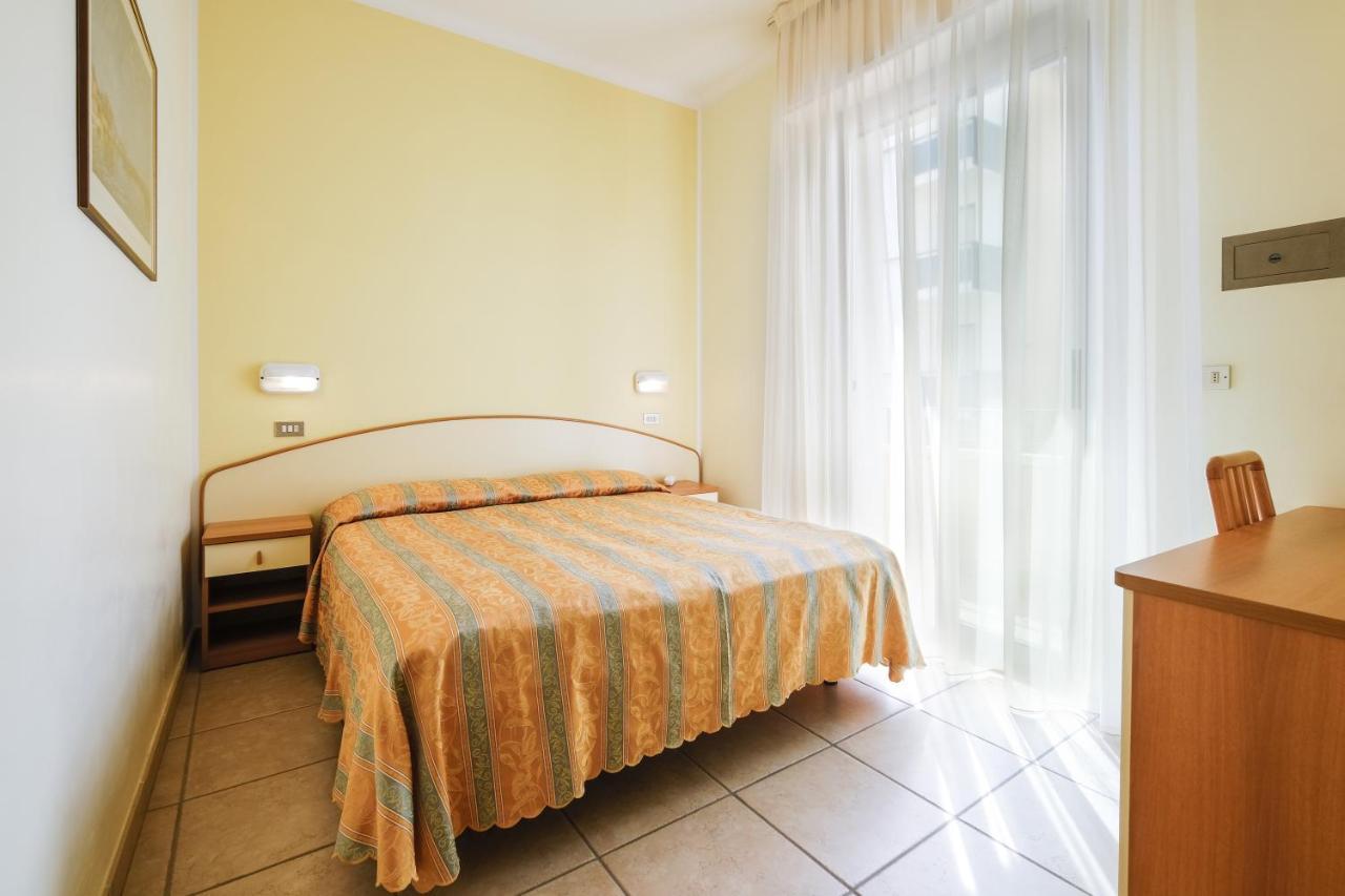 Hotel Thea Bellaria – Igea Marina Kültér fotó