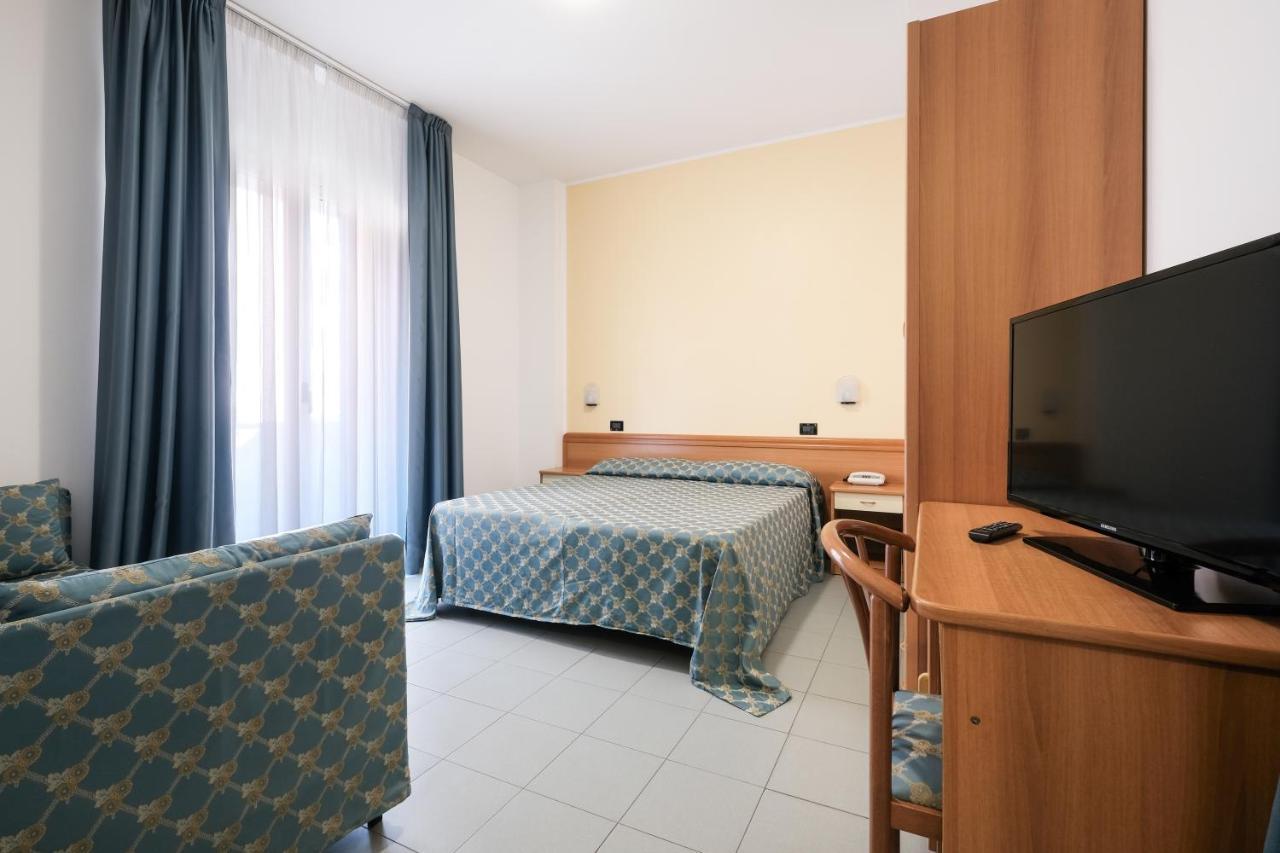 Hotel Thea Bellaria – Igea Marina Kültér fotó