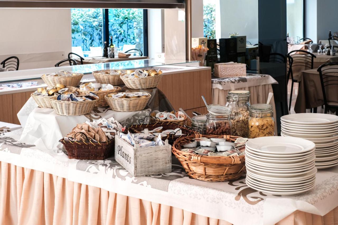 Hotel Thea Bellaria – Igea Marina Kültér fotó