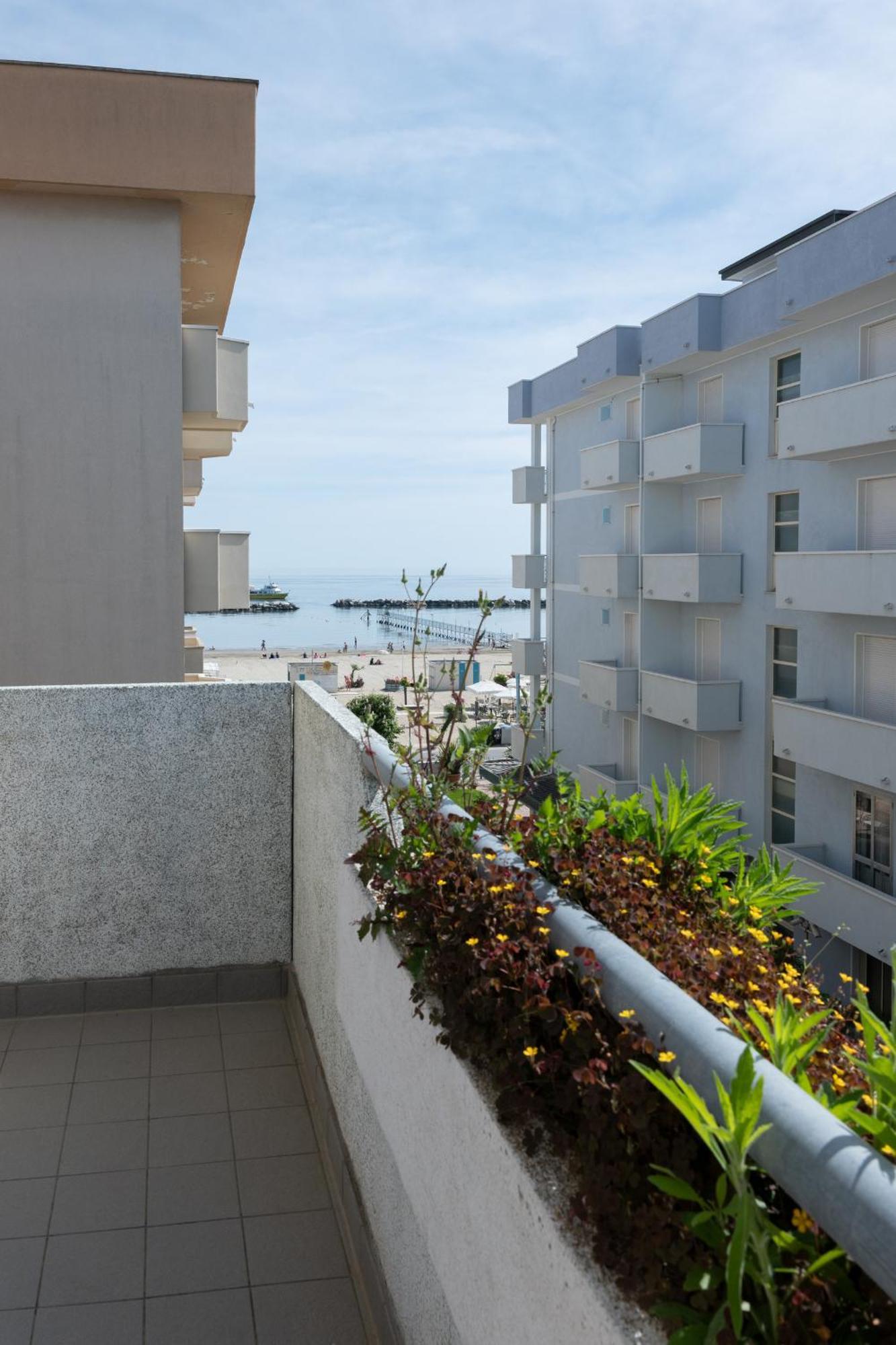 Hotel Thea Bellaria – Igea Marina Kültér fotó