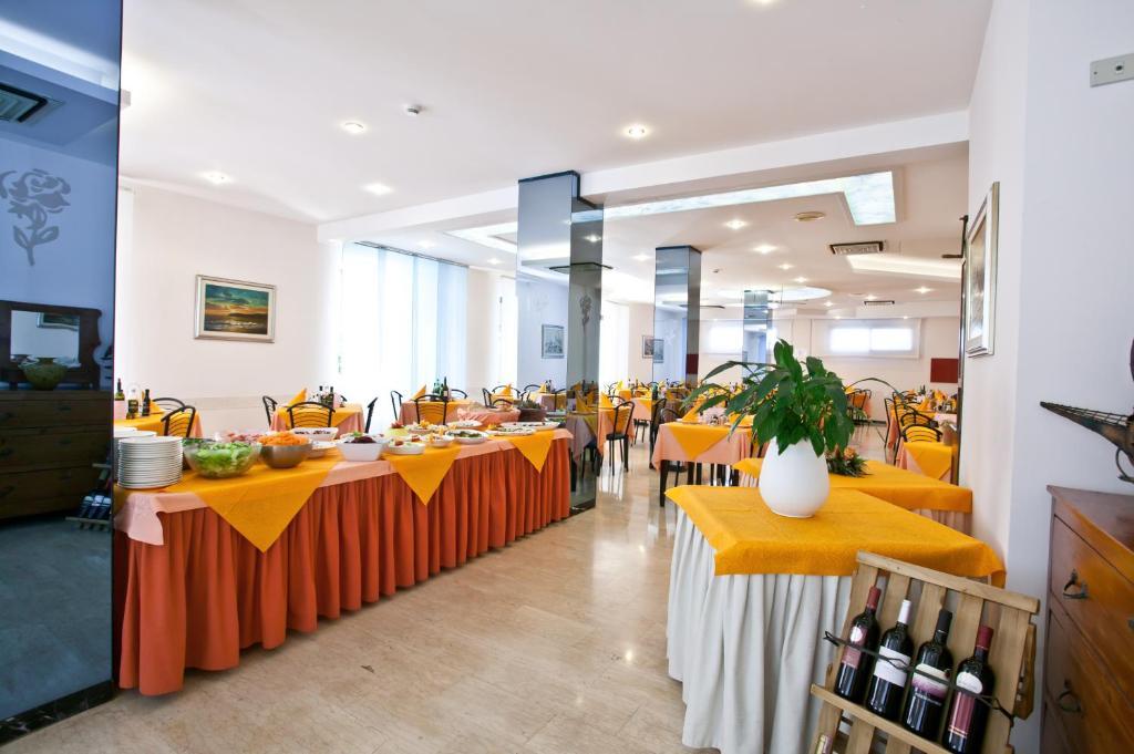 Hotel Thea Bellaria – Igea Marina Kültér fotó
